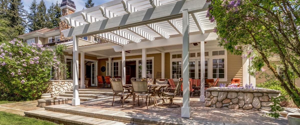 outdoor-living-space-aspect-ratio-900-375