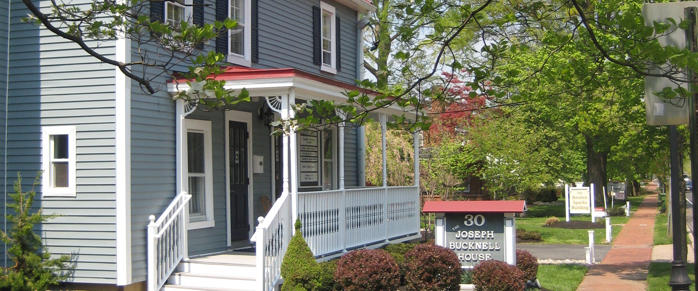 30-South-Maple-Avenue-office-scaled-aspect-ratio-900-375